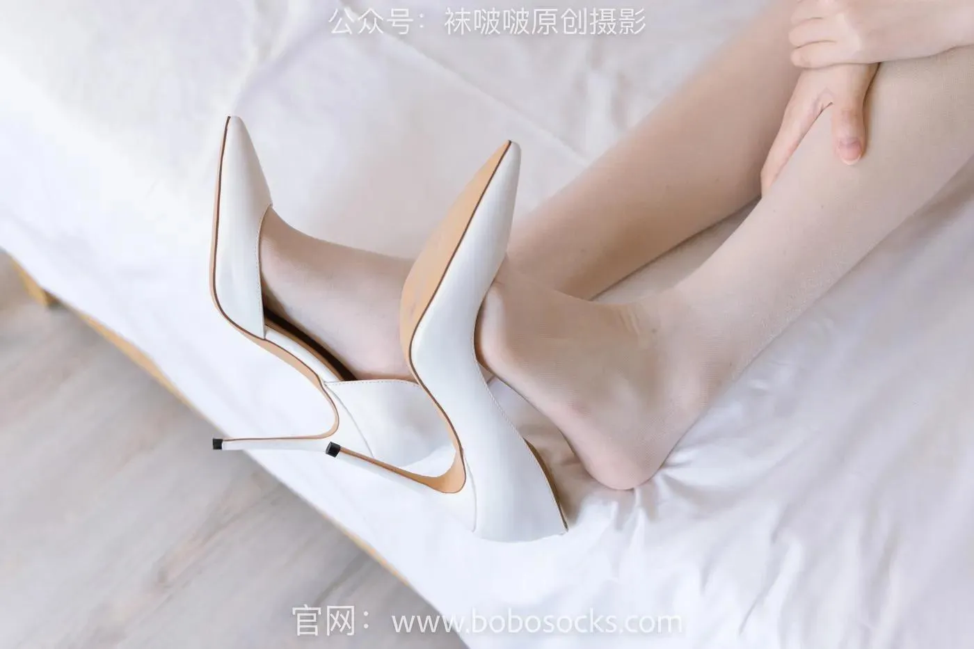 [BoBoSocks袜啵啵]NO.154 小甜豆-两双高跟鞋、珠光白丝、女仆装 [200P]插图9